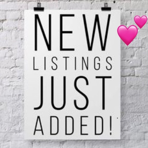 Hi 👋🏻! Like to bookmark my closet! - Picture 2 of 5